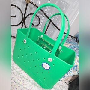 The Ultimate Tote- Green, Lg BOGG BAG NWT